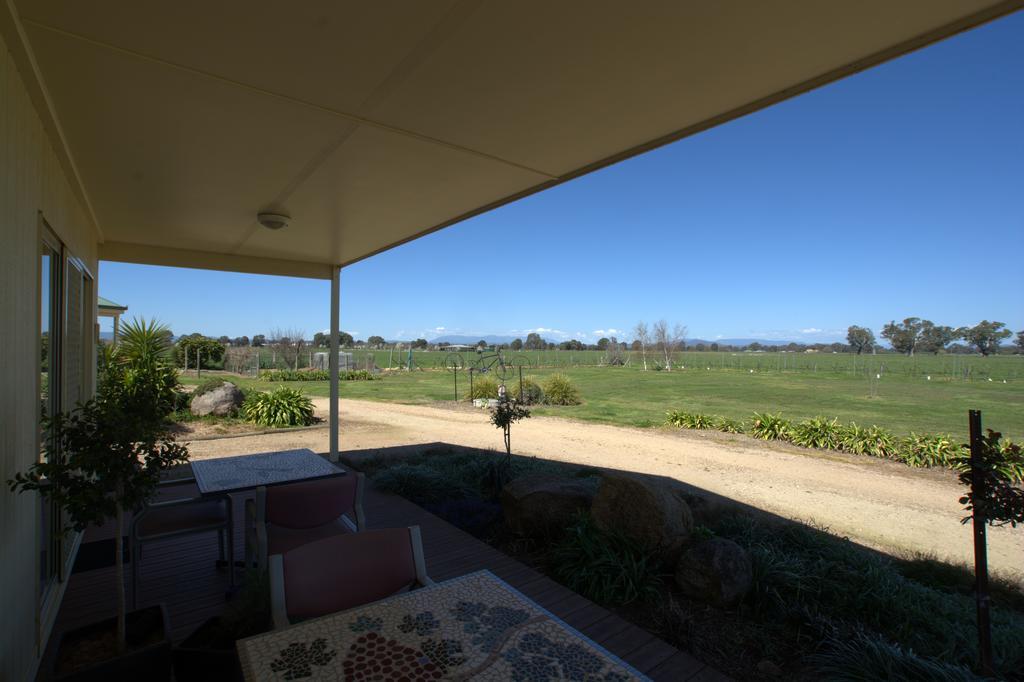 Milawa Muscat Retreat B&B Bagian luar foto